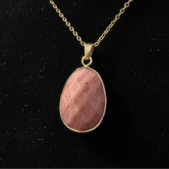 ✨2 for $30✨ Natural Rhodonite Pink Stone Pendant (Gold Tone Chain Necklace) - Picture 4 of 11
